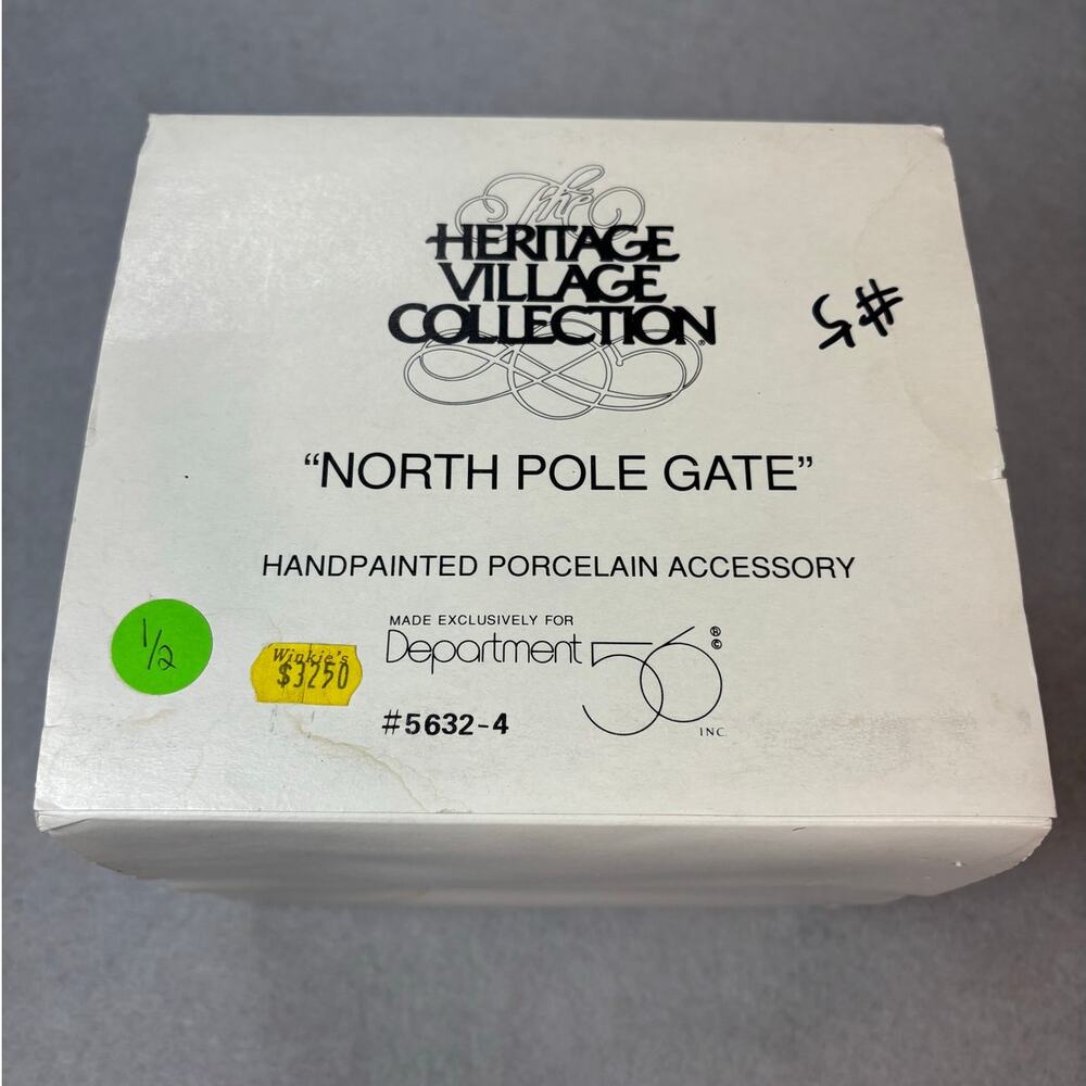 Dept 56 Heritage Christmas Village Collection NORTH POLE GATE 56324 Retired‎ - Picture 7 of 7